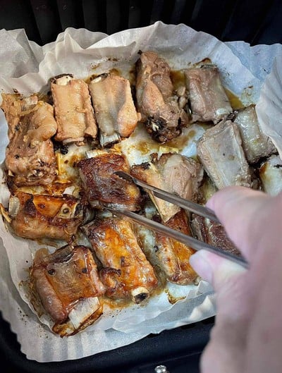 วิธีทำ ซี่โครงหมูทอดกระเทียมพริกไทย สูตรหม้อทอดไร้น้ำมัน วิธีทำ ซี่โครงหมูทอดกระเทียมพริกไทย สูตรหม้อทอดไร้น้ำมัน