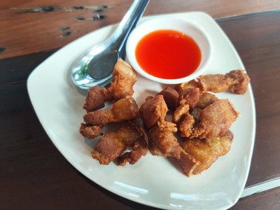 หมูสามชั้นทอดน้ำปลา