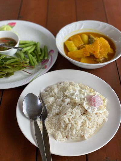 แกงส้มออดิบกับสับปะรด