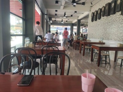 บรรยากาศ ข้าวมันไก่ตะวันออก เมืองใหม่ (น้ำผึ้ง)