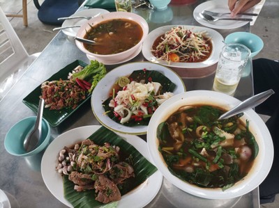 อาหาร หรือ เครื่องดื่ม