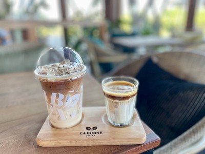 ☕️ La Borne Point Coffee.