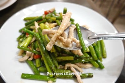 ดอกกระเทียมผัดหมูเส้น