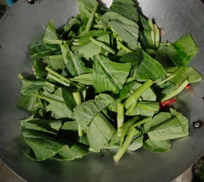 วิธีทำ คะน้าผัดหมูหมักพริกไทยดำ วิธีทำ คะน้าผัดหมูหมักพริกไทยดำ