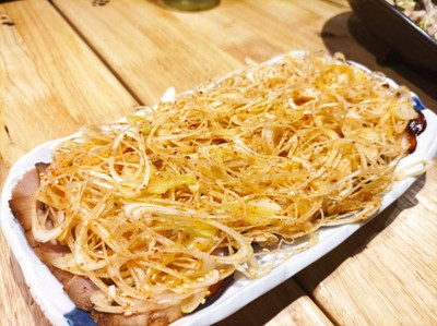 Karanegi Chashu (หมูชาชูและยำต้นหอมญี่ปุ่น)