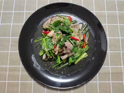 วิธีทำ คะน้าผัดหมูหมักพริกไทยดำ วิธีทำ คะน้าผัดหมูหมักพริกไทยดำ