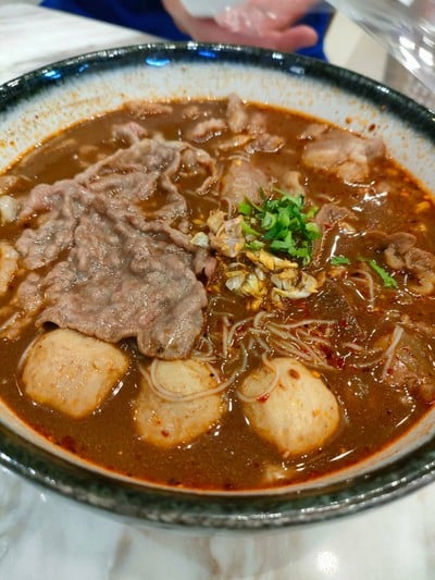 A2 - ก๋วยเตี๋ยวเรือ เนื้อออส+วากิวสไลด์พ่นไฟ