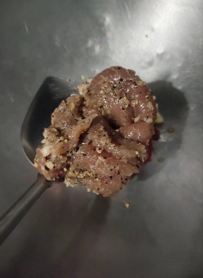 วิธีทำ คะน้าผัดหมูหมักพริกไทยดำ วิธีทำ คะน้าผัดหมูหมักพริกไทยดำ