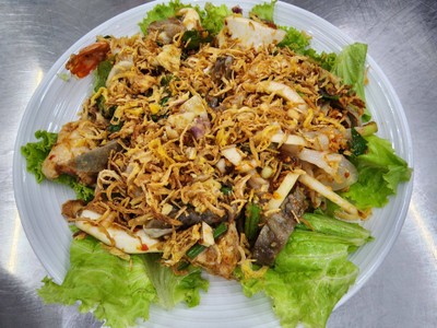 ยำปลาเก๋า + กุ้ง + หอยนางรม