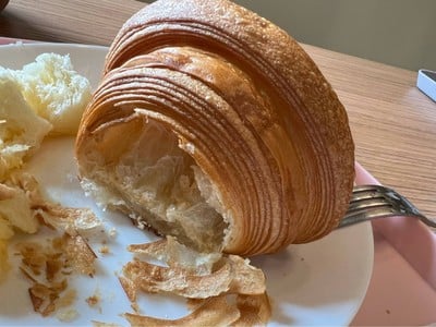 AOP BUTTER CROISSANT