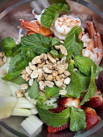 วิธีทำ ตำสตอเบอร์รี่กุ้งสด 🍓🦐