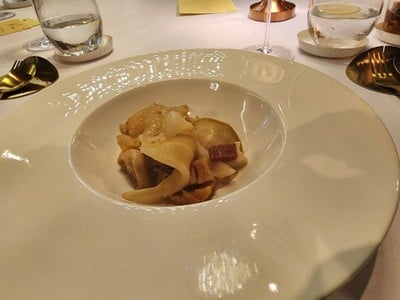 Fish Maw. Abalone, Conch shell and Scallop in Chicken Soup
(Cantonese)