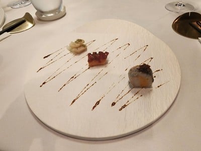 Chioten Essence with Morel Mushrooms
Sea Dass Egg rolls with XO sauce , Char siu Squid, Razor Clam
(Cantonese. Taiwan)