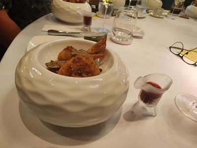 Typhoon Ciant Tiger Prawn Truffle + Roselle Rice Wine
(Cantonese, Sichuan)