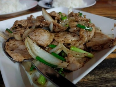 หมูผัดพริกไทยดำ
