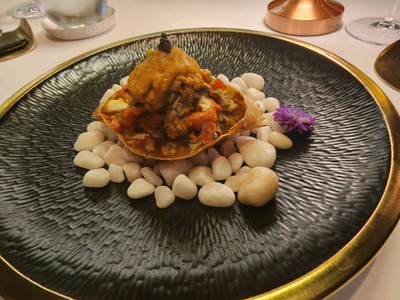 Chinese Wine Drunk Crab + Daughter in red
(Shanghai,Taiwan)