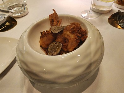 Typhoon Ciant Tiger Prawn Truffle + Roselle Rice Wine
(Cantonese, Sichuan)