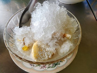 ขนมหวาน น้ำแข็งใส ลูกชิดขนมปัง