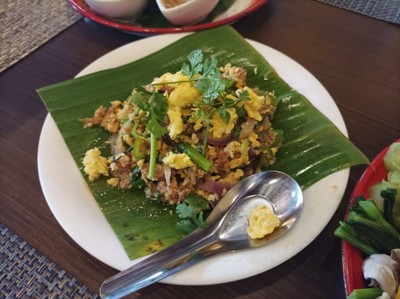 คั่วไข่ใส่แหนม