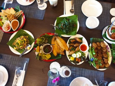 อาหาร หรือ เครื่องดื่ม