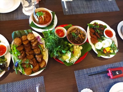 อาหาร หรือ เครื่องดื่ม