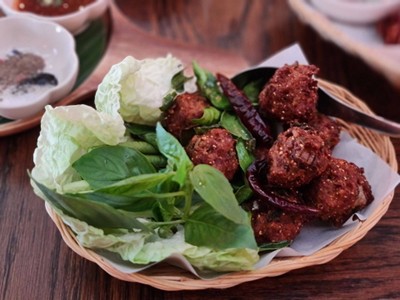 ลาบหมูทอด
