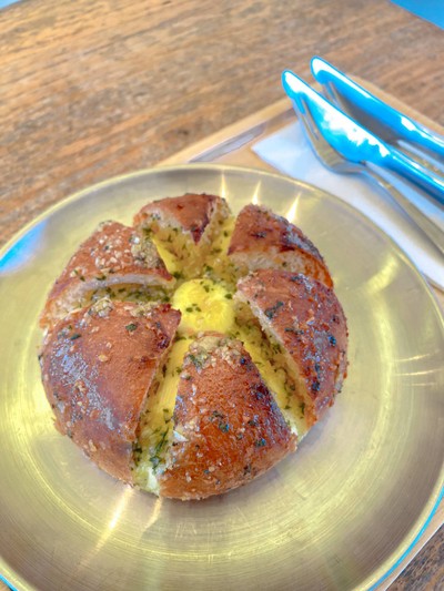 ขนมปังกระเทียมครีมชีส