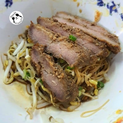 ก๋วยเตี๋ยวแห้งหมูย่าง