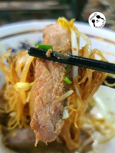 ก๋วยเตี๋ยวแห้งหมูย่าง
