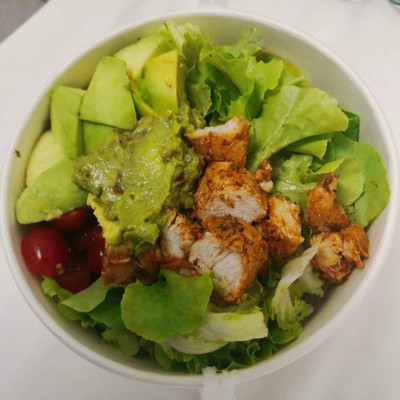 สลัดไก่กัวคาโมเลสแปนิช น้ำสลัดใส