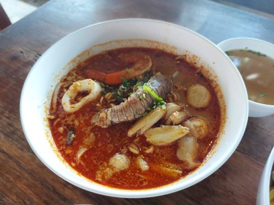 บะหมี่ต้มยำทะเลน้ำข้น