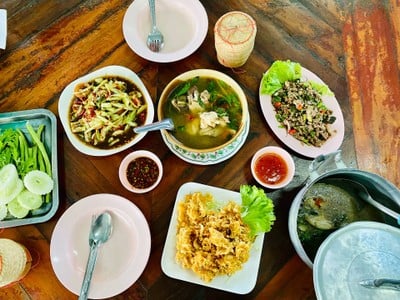ต้มไก่บ้าน 3 พี่น้อง