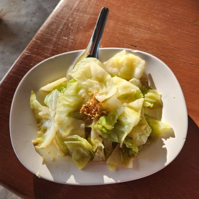 กะหล่ำปลีผัดน้ำปลา