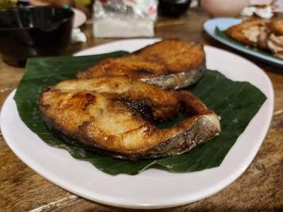 ปลาอินทรีย์ทอดน้ำปลา