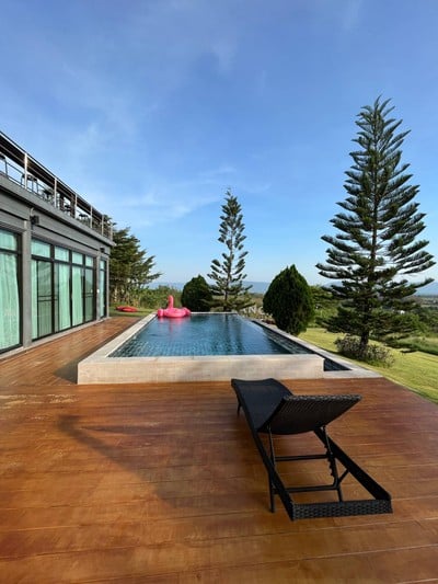 สระว่ายน้ำ/ชายหาด