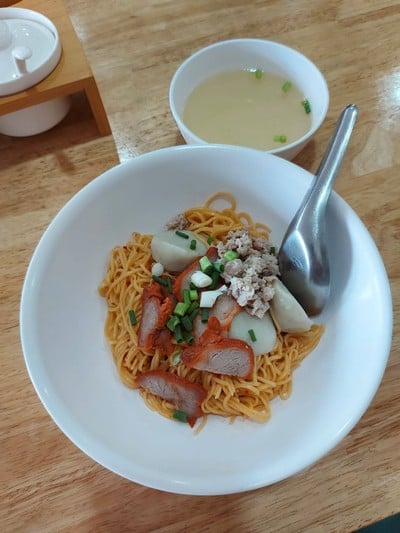 บะหมี่แห้งไม่พริก (ใส่กล่อง)