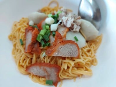 บะหมี่แห้งไม่พริก (ใส่กล่อง)