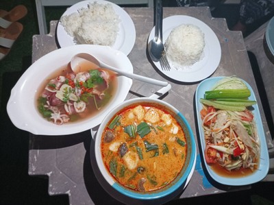 อาหาร หรือ เครื่องดื่ม