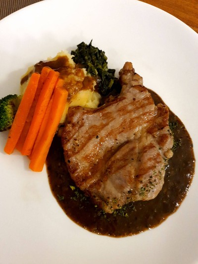 สเต็กพอร์คชอพหมูดำ คุโรบุตะ