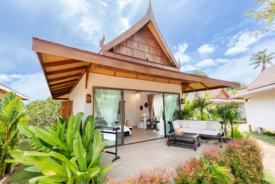 ลันตาพาเลสรีสอร์ทแอนด์บีชคลับ