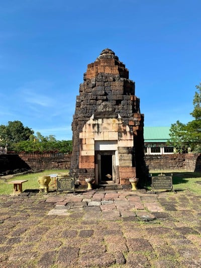 ปราสาทหนองกู่ ร้อยเอ็ด