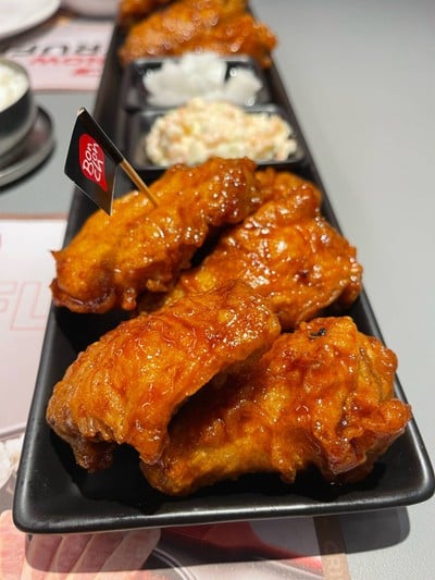 ไก่กรอบซอสฮอต