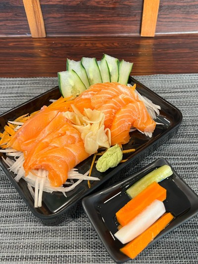 แซลมอนซาชิมิ