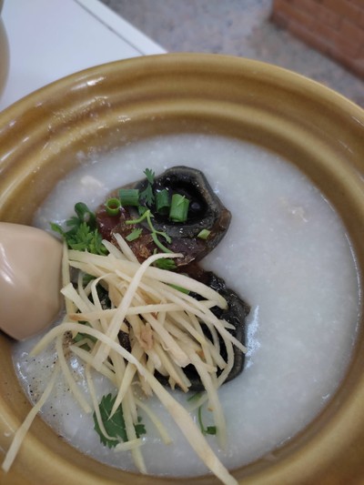 โจ๊กหมู + ไข่เยี่ยวม้า