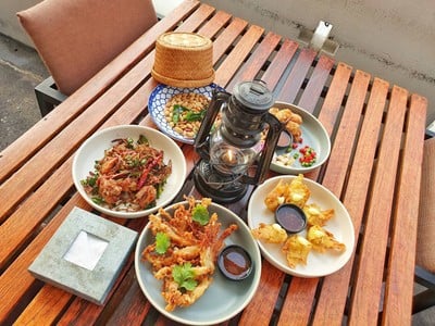 แจ่มจันทร์ บาร์ แอนด์ บิสโทร