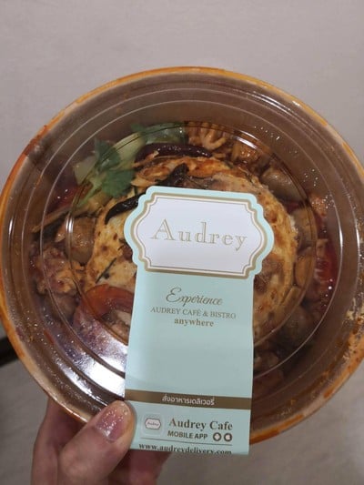 ข้าวไข่ข้นต้มยำลาวาทะเล