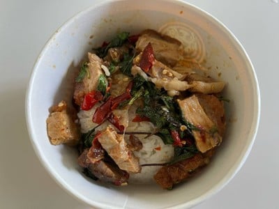 ข้าวกะเพราหมูกรอบ