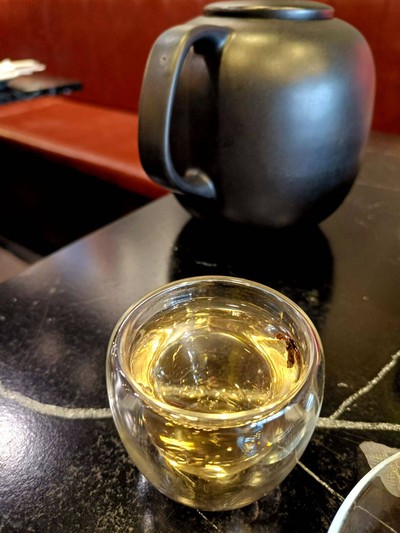 ชาร้อน (Complimentary Drink)