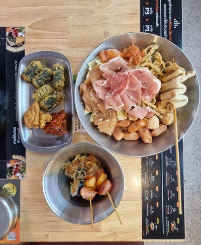 อาหาร หรือ เครื่องดื่ม