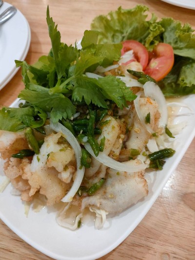 หมึกไข่ยำ